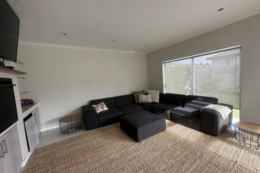 To Let 4 Bedroom Property for Rent in Parklands North Western Cape